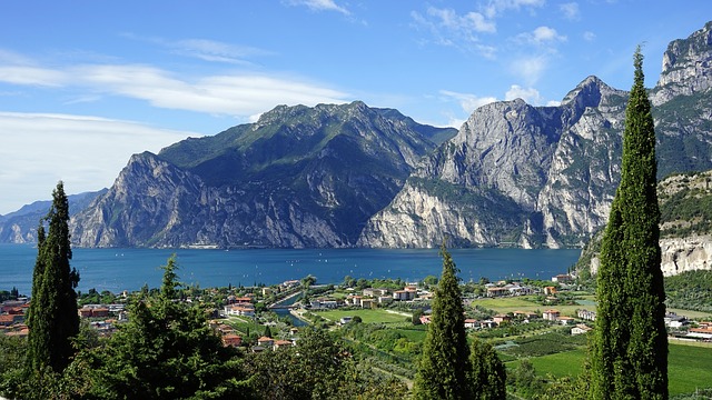 Na kole okolo jezera Lago di Garda